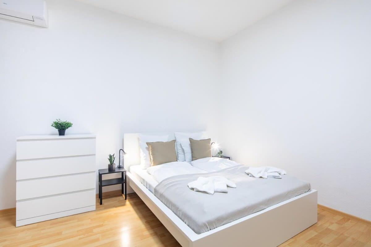 Very Convenient Flat Apartament